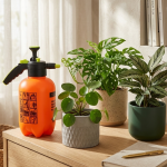alat semprot tanaman aesthetic untuk tanaman indoor modern